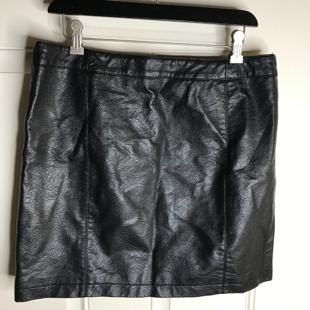 Two by Vince Camuto Women's Faux Leather Mini Straight Skirt Black ~ Size 8 - Picture 3 of 5